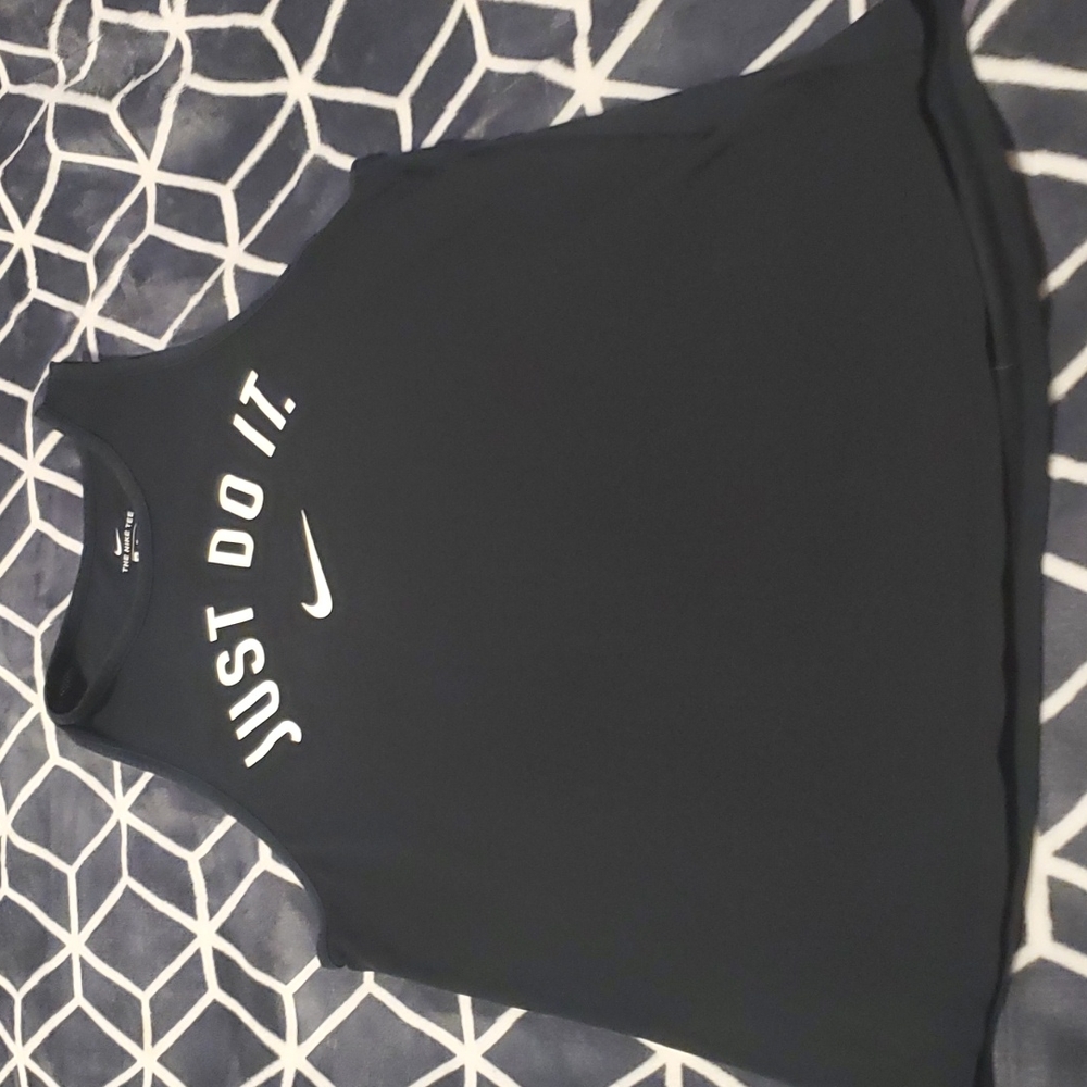 THE NIKE TEE DRI-FIT